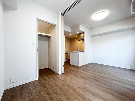【洋室】 仕事や趣味のスペースとしても活用できる、多用途に使える部屋。