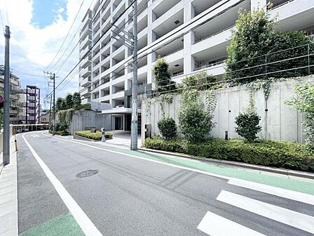 【外観】分譲マンションならではの品のある外観です。