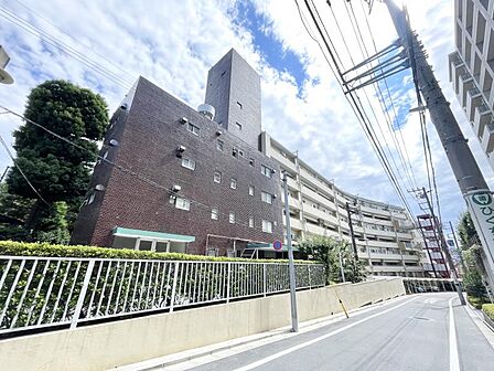 【外観】スタイリッシュな印象の外観です。