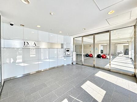 住まいの顔ともいえるエントランスは、上品で洗練された印象に仕上がっています。