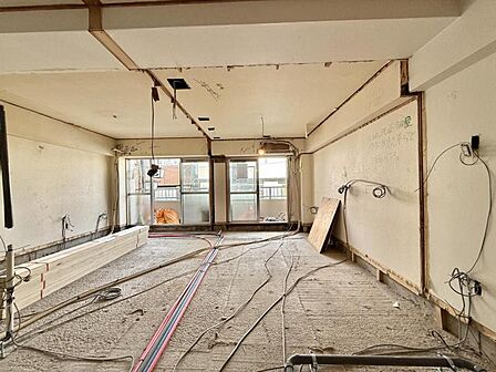 【LDK】室内リフォーム中につき、完成後はきれいな内装でお住まいいただけます。