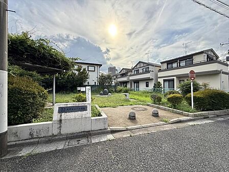 【周辺環境】公園まで徒歩5分。安心してお子さまも遊ぶことができます。
