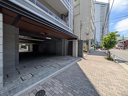 住まいの顔ともいえるエントランスは、上品で洗練された印象に仕上がっています。