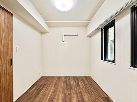 【洋室:4.8帖】独立性があり、在宅ワークにもおすすめです。