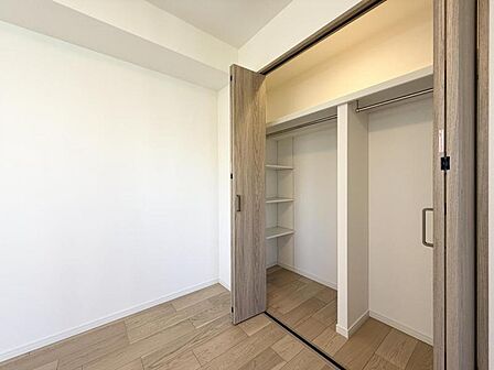 【収納】室内を有効的にお使いいただける全居室収納付き。洋服や雑貨など無駄なく収納いただけます。
