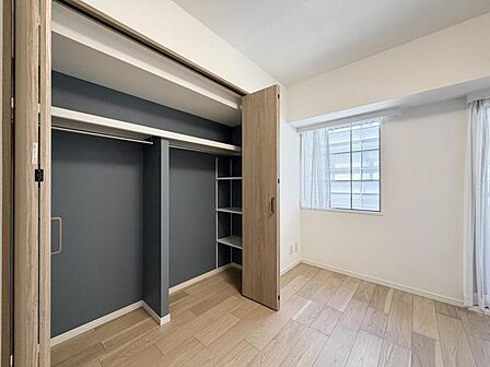 【収納】たっぷりの収納スペース。大きな荷物もしっかり収納でき、住空間を広く有効的にお使いいただけます。