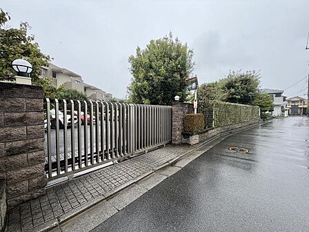 【エントランス】住まいの顔となるエントランス空間です。