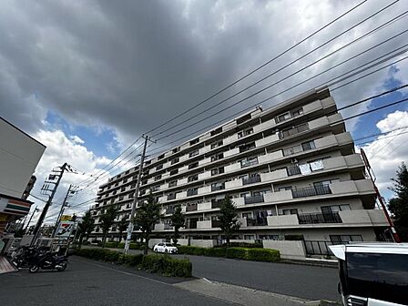 【外観】重厚感のある佇まいが魅力です。
