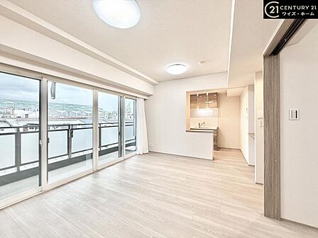 【LDK:13.9帖】毎日の暮らしをやさしく包み込むリビング空間。