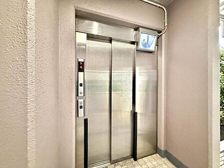 【エントランス】上質な雰囲気を纏う共用スペース。