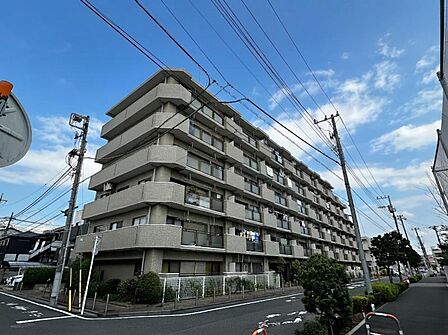 【外観】住まう誇りを再確認させる堂々たる風格。