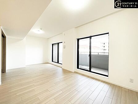 【リビング:13.8帖】あなたの家具が映える、洗練された住空間へ。
