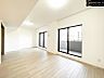リビング/ダイニング：【リビング：13.8帖】あなたの家具が映える、洗練された住空間へ。