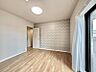 子供部屋：【洋室:6.9帖】フローリング仕様でお手入れもしやすいお部屋です。