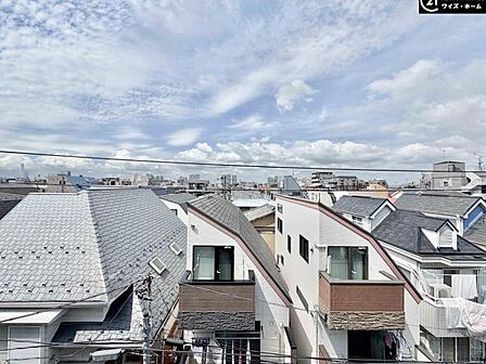 【眺望】バルコニーに出ると頬をなでる優しい風を感じることが出来ます。つい深呼吸をしたくなる眺望です。