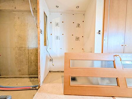 【洗面所】 リフォームで収納力もアップ。機能的な洗面所に生まれ変わることで、空間を常に美しく保てます。