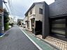 エントランス：【周辺環境】小さなお子様連れやベビーカーでの移動も安心な、平坦で整然とした街並み。