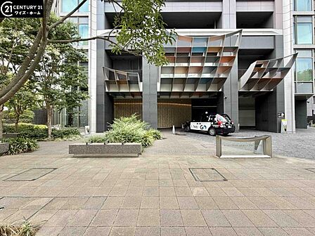 【エントランス】奥行きがあり、道路からの視線も気になりません。