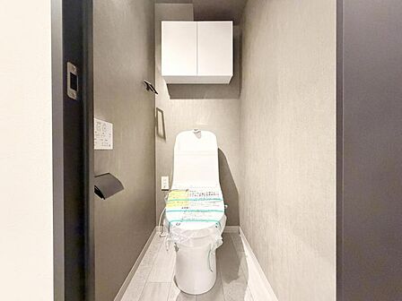 清潔感のあるシンプルで使いやすいトイレです。