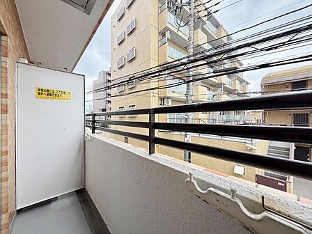 洗濯物もしっかり干せる、実用性の高いバルコニーです。