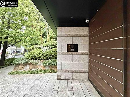 【エントランス】オートロック付きのマンションです。