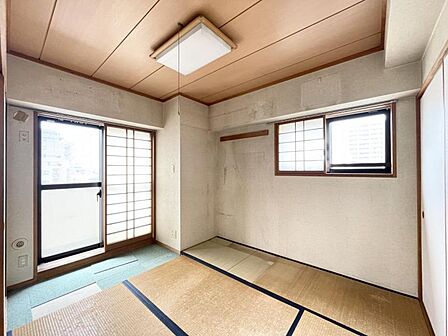 【洋室】2面採光であかるいお部屋です。
