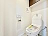 トイレ：【トイレ】　清潔感のあるシンプルで使いやすいトイレです。
