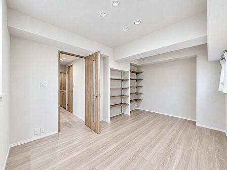 【LDK：13.5帖】落ち着いた雰囲気に包まれて、伸びやかな空間。