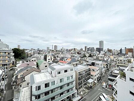 【眺望】空を近くに感じられる開けたロケーション。