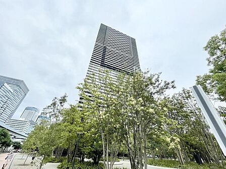 【外観】個性を感じる設計で印象に残る佇まい。