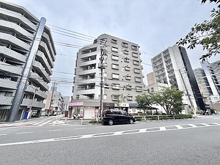 【外観】周囲の街並みに調和した外観です。
