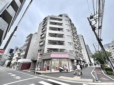 【外観】スタイリッシュな印象の外観です。