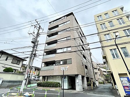 【外観】落ち着いた佇まいが魅力の建物外観です。