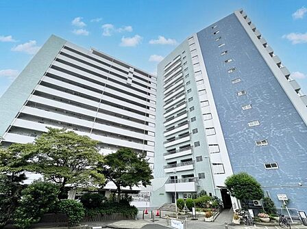 【外観】大規模レジデンスならではの開放感。全方位に配慮された意匠美。