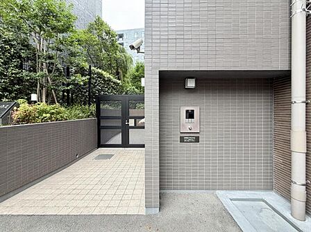 【エントランス】居住者の方が気持ちよく利用できる空間です。