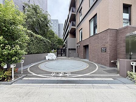 【駐車場】出し入れしやすいゆとりあるスペース設計。