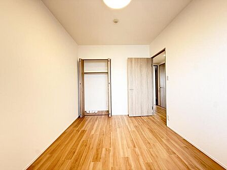 【洋室：6.2帖】主寝室としても十分な広さを確保しています。