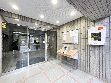 【エントランス】オートロック付きのマンションです。