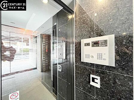 【エントランス】オートロック付きのマンションです。