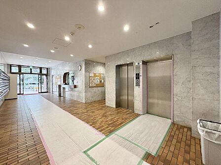【エレベーター】エレベーターを完備しておりマンション内の移動も快適です。