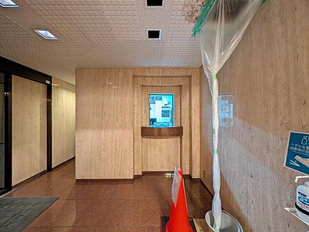 【エントランス】訪れる人を穏やかに迎え入れる空間。