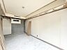 室内：【洋室】建具一枚まで新調。一新された内装で、新生活のスタートを。