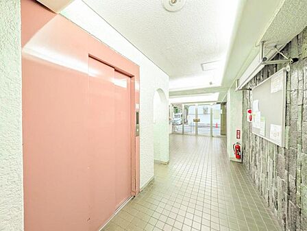 【エレベーター】 しっかりと管理が行き届いており、いつも共用部は綺麗に保たれています