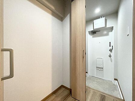 【収納】廊下にも便利なクローゼットが備わり、住空間をより効率よく使えます。
