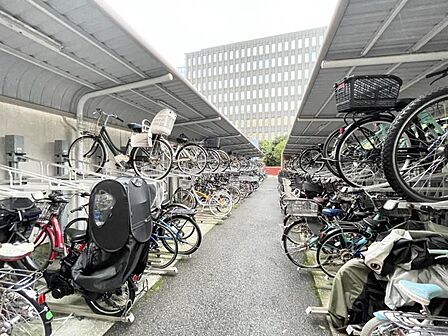 【駐輪場】　広く停めやすい駐輪場