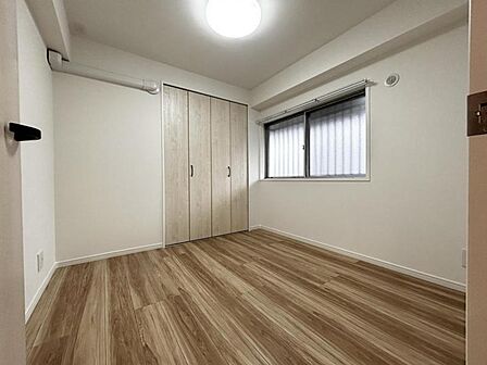 【洋室:4.1帖】独立性があり、趣味や在宅ワークにもおすすめのお部屋です。