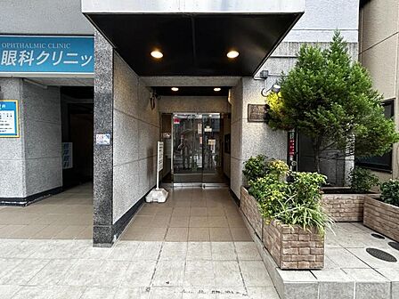 【エントランス】住む人や訪れる人を室内へと優しくエスコートします。