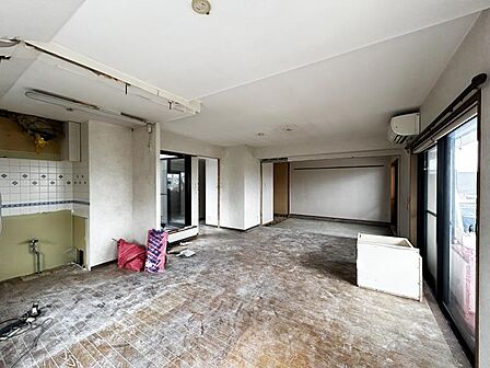 【LDK】現在リフォーム中のため、完成後はより快適な空間に生まれ変わる予定です。