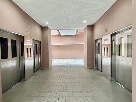 【設備】エレベーター複数機有で朝の移動もスムーズ
