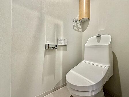 【トイレ】　お掃除ラクラク。広さを確保したトイレスペース